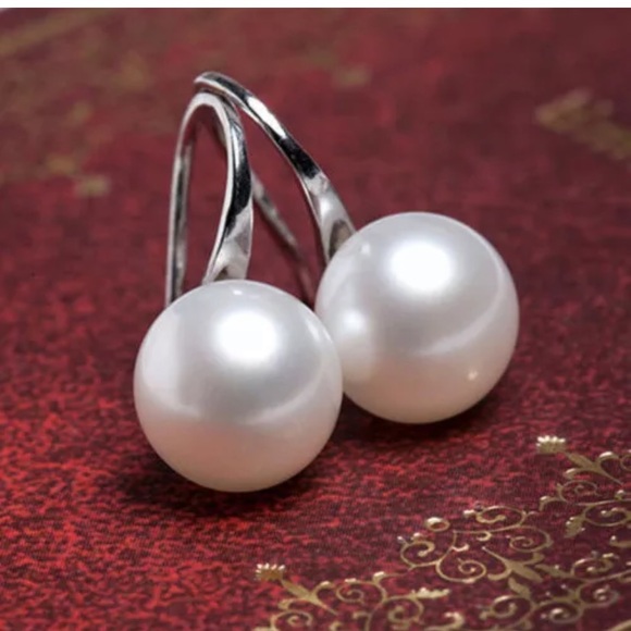 Elegant Pearl Crystal Rhinestone Stud Earrings - Picture 4 of 5